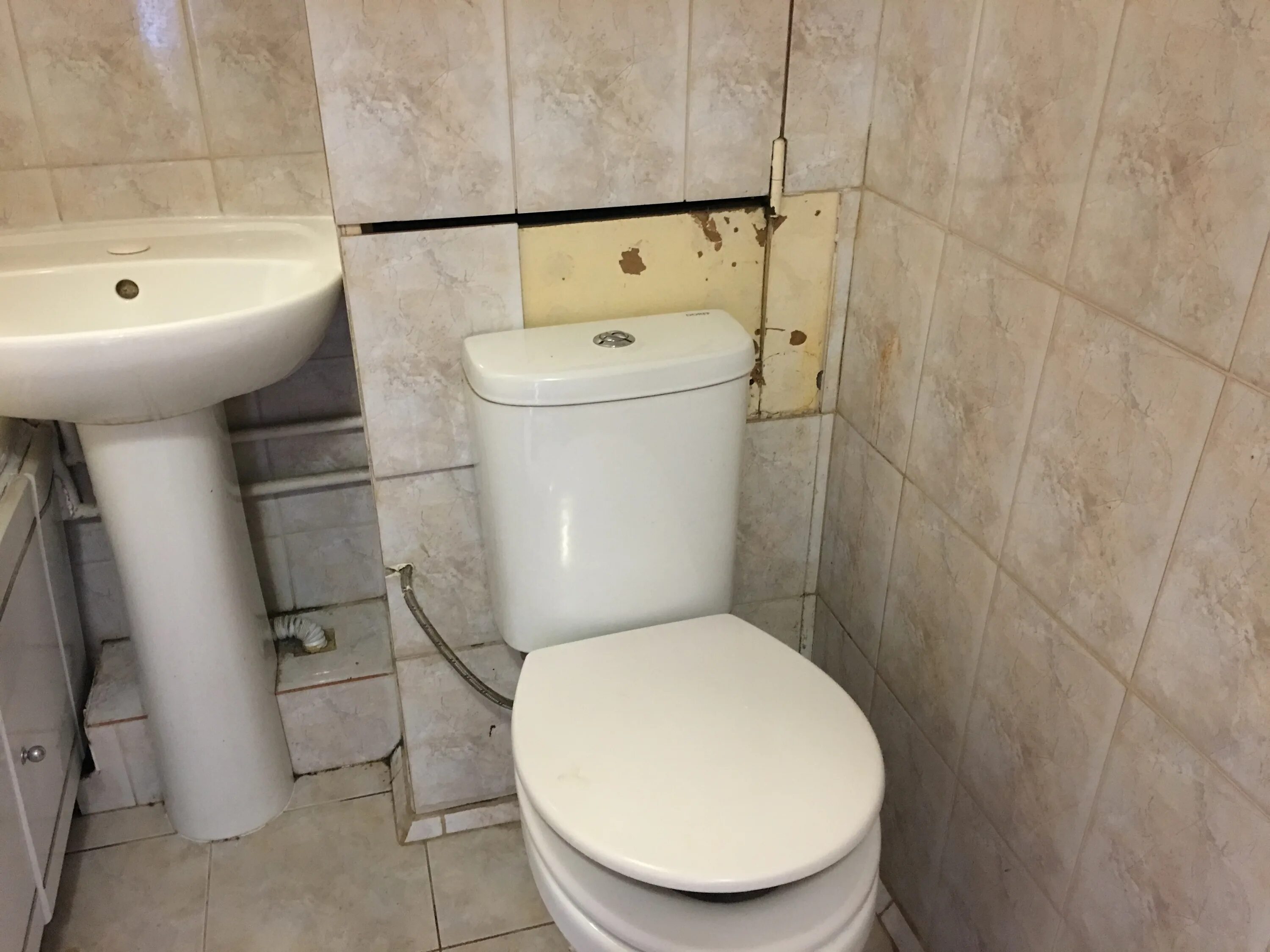 Плитка отходит от стены. Плитка отходит от стены