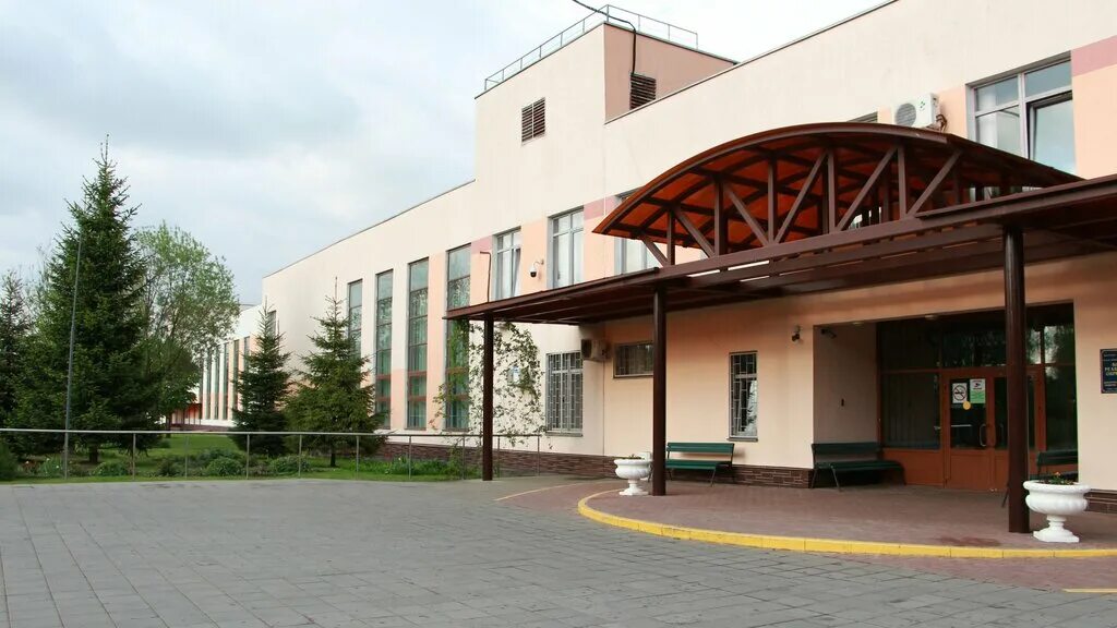 логотип учебный центр профессионал. гбоу сош 5 кинель. обучающий центр. средне специальное медицинское образование. техникум образовательное учреждение.