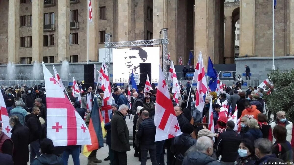 Ситуация в тбилиси сегодня. Партия национальное движение Грузия. Протесты в Грузии 2023. Митинг Саакашвили Тбилиси.
