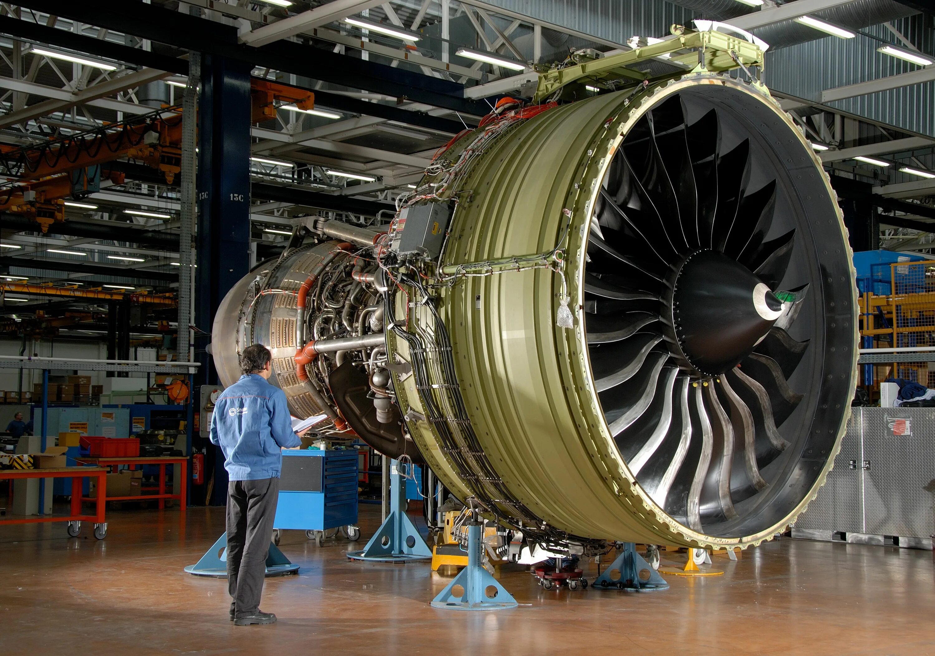 Авиационные двигатели производители. Ge90-115b. Двигатели Дженерал электрик авиационные. General Electric ge90. Двигатель самолета General Electric ge90-115b.