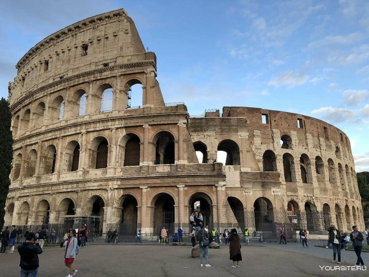 Римский амфитеатр Колизей. Колизей (Colosseum) – амфитеатр Флавиев.. Древний Рим амфитеатр Флавиев. Колизей в Риме 2023. Сколько лет колизею