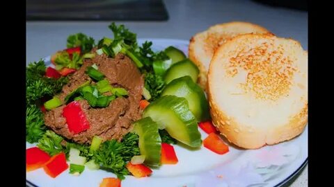Холодная закуска из куриной печени с гарниром