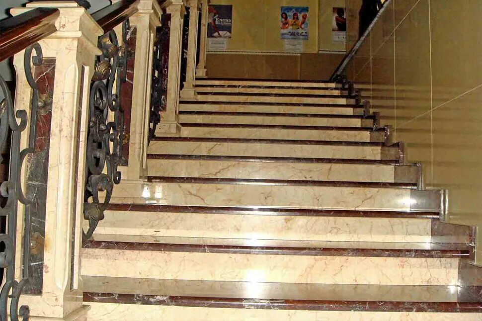 Ступень подступенок из керамогранита. Плитка пальмейра (kerama marazzi). Ступени с капиносом 1200х300. Ступени керама марацци. Лестница из ступеней керама марацци.