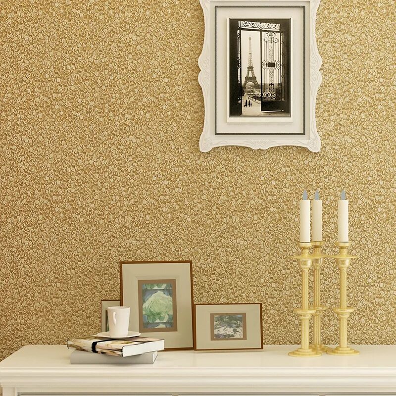 гостиная в золотистом цвете. белая стена с золотом. спальня в бело золотых тонах. белая стена с золотом. золотые стены в интерьере.