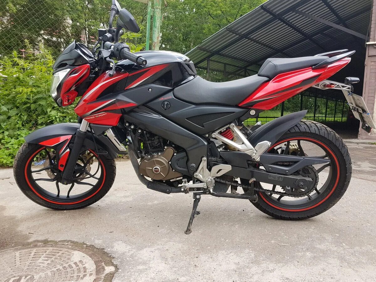 Bajaj pulsar 200ns. Bajaj Pulsar ns200. Bajaj Pulsar ns200 красный. Баджадж Пульсар НС 200. Bajaj 200 Pulsar красный.