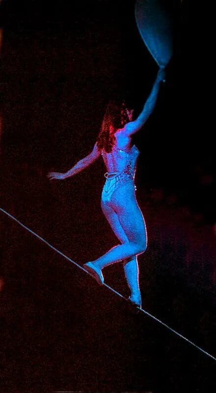 канатоходец эквилибрист. жонглирование на канате 14. цирковое искусство эквилибристика. жонглирование на канате 14. жонглирование на канате 14.