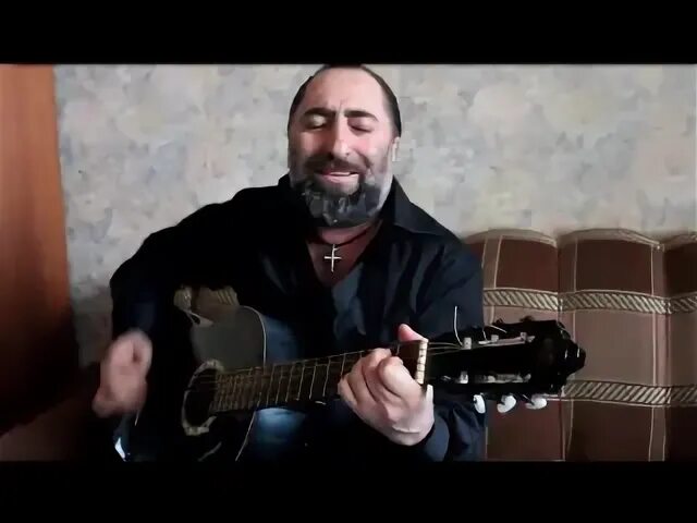 Рабиз тха. Два парня поют армян. Армянин поет про друзей. Армянские блоггерша поёт едидскую песню. Саркис эдвардс.