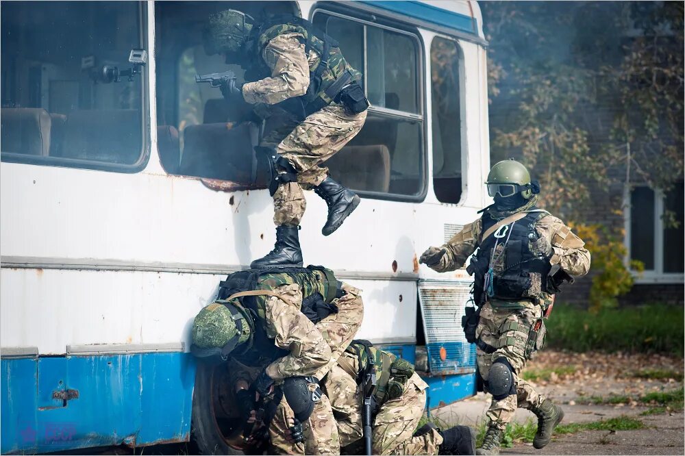Экипировка спецназ внг. Собр отряд гранит. Спецназ собр штурм. Беркут группа захвата. Спецназ фсб штурм.