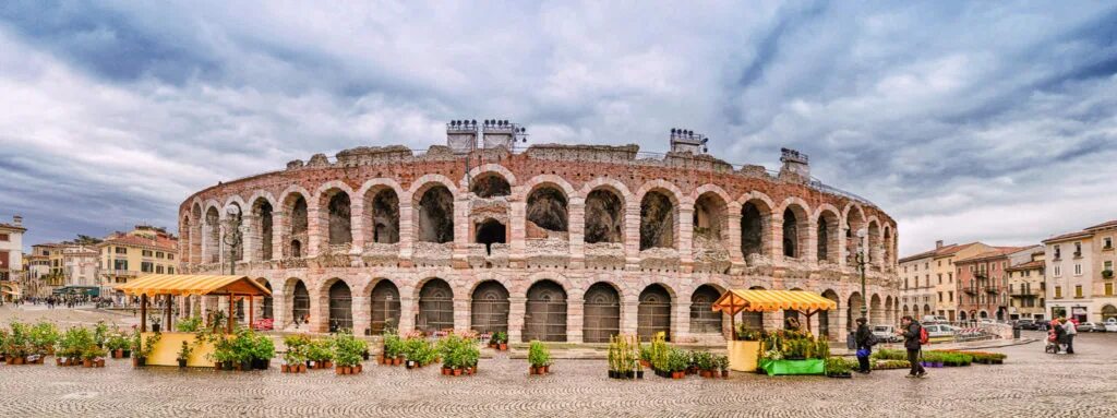 La verona. Амфитеатр в вероне колонны. La verona. La verona. La verona.
