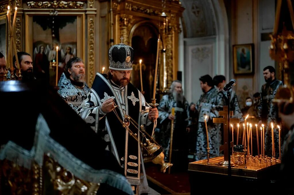 Подавать панихиду. Царская панихида что это такое. александр агейкин протоиерей. служение панихиды в храме. елоховский собор плмиганиеига панихиду.