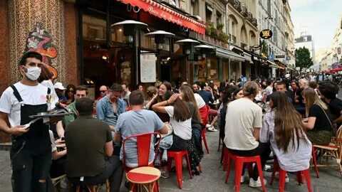 The restaurant was crowded