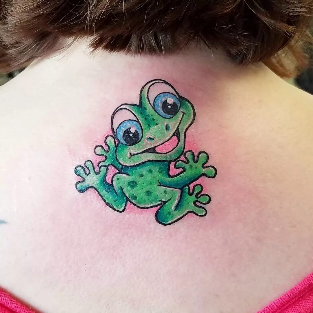 лягушка тату на бедре. парные тату лягушки. татуировка в виде лягушки. тату лягушка. тату лягушка.