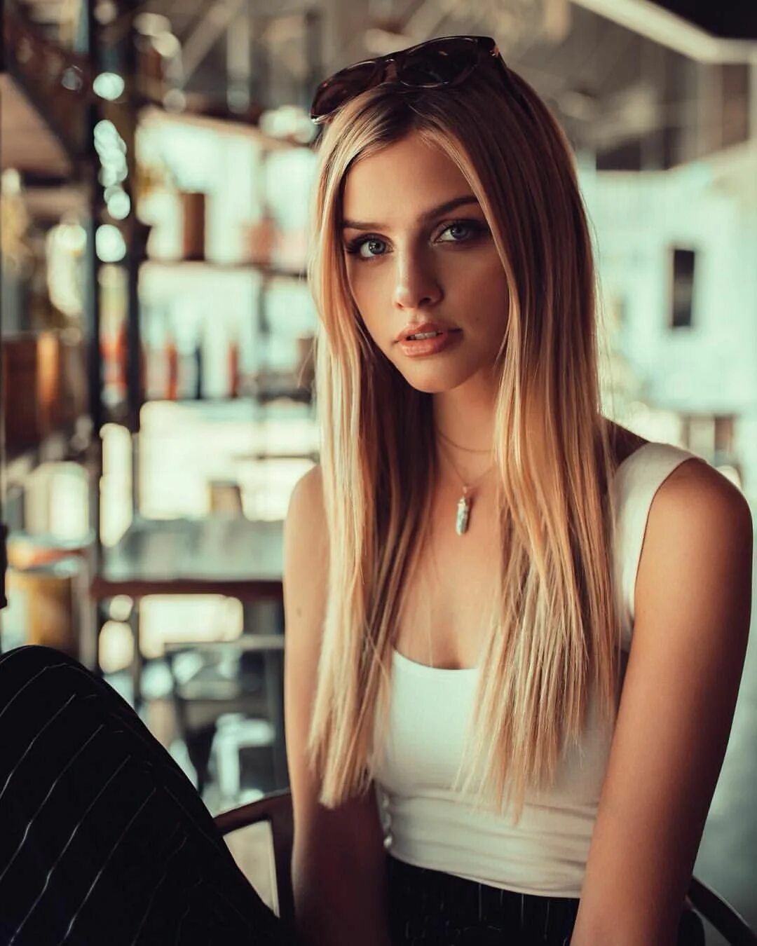 Джованни zacche в платье. Дэнни билсон. Девушка с синими глазами. Миранда керр улыбается. Одетт эннэйбл красивая.