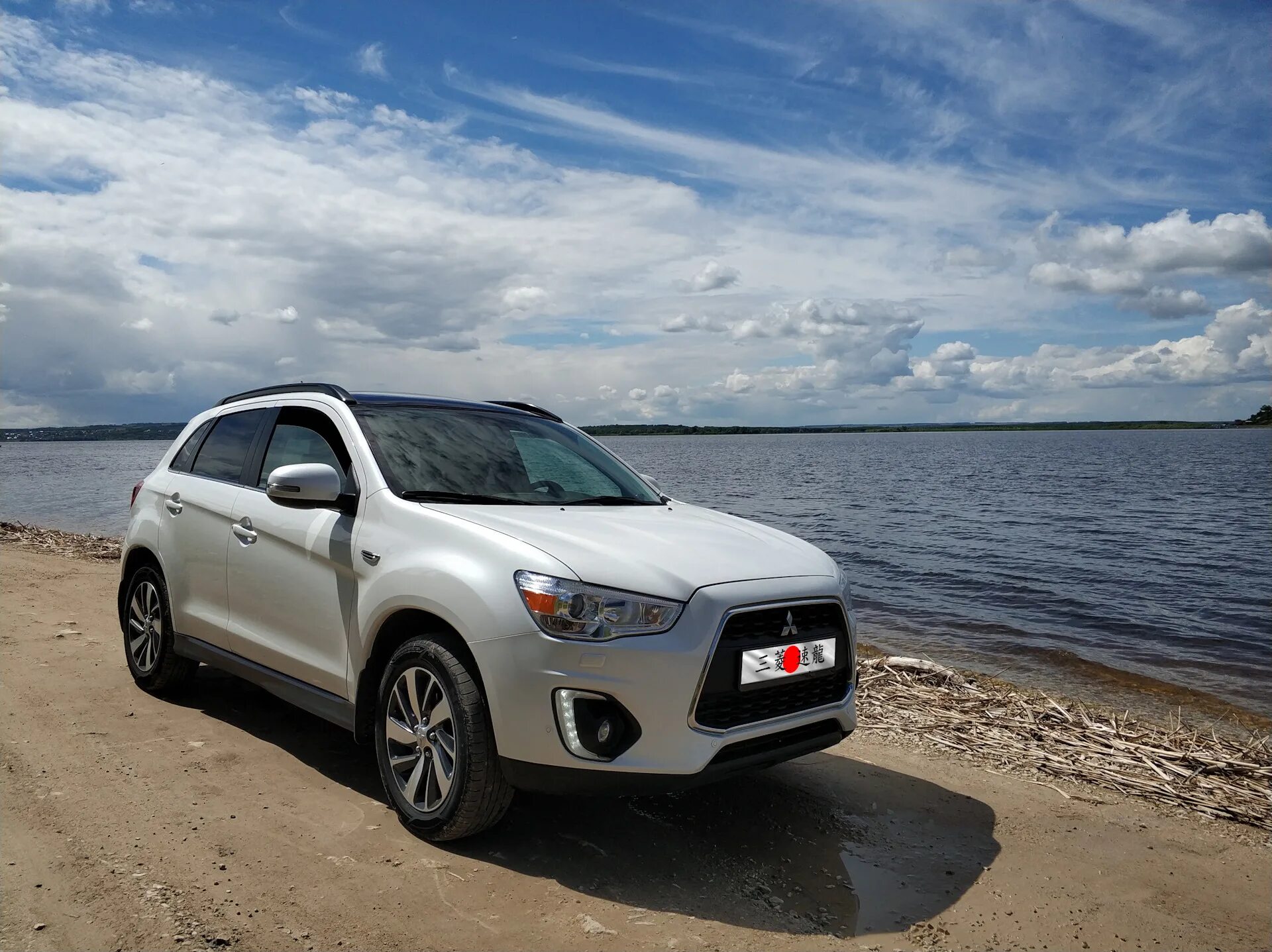 Мицубиси минусы. Mitsubishi ASX drive2. Мицубиси АСХ драйв. ASX 2013 белый перламутр. Mitsubishi ASX кемпинг.