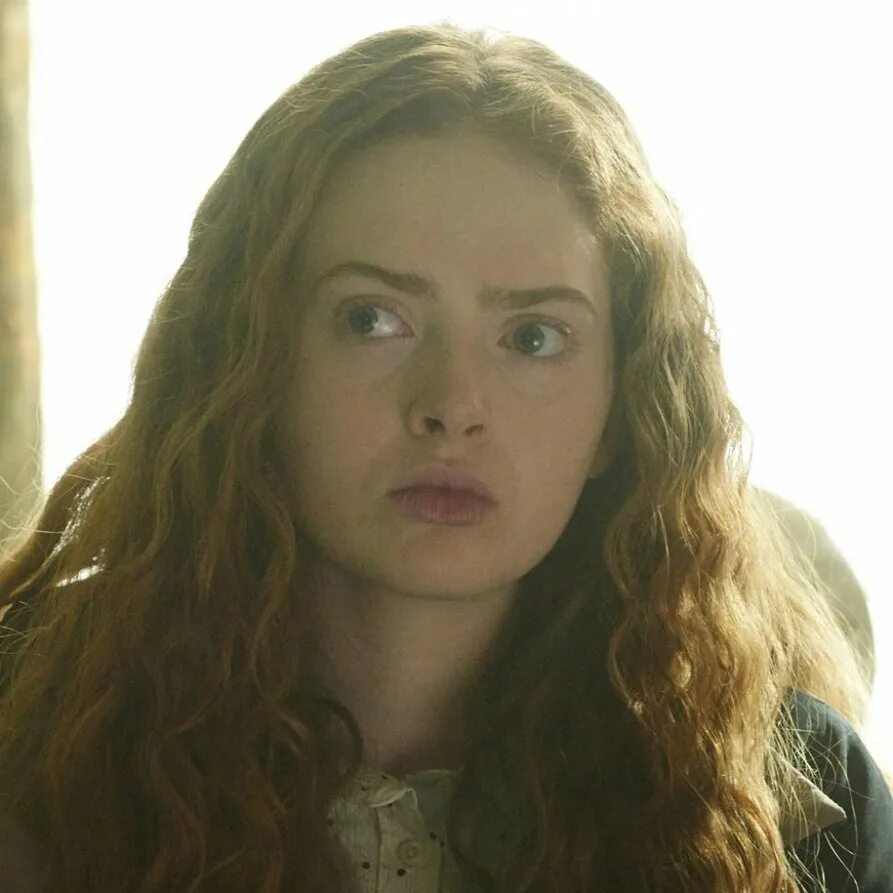 Зои де гранд мезон уэйн. Эвелин эверневер ривердейл. Зои де гранд мезон ривердейл. Зои де гранд. Зои де гранд.