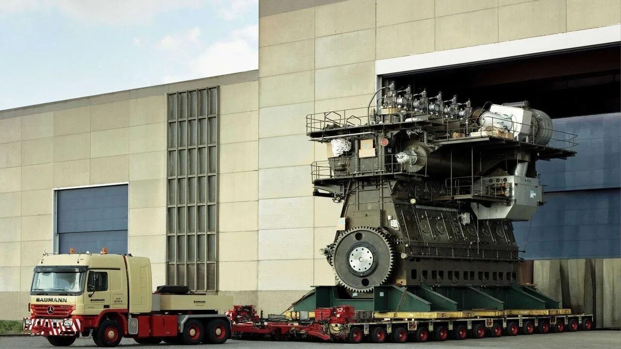 10 000 л с. Самый большой двигатель в мире. Дизельный Генератор 10 лошадиных сил. Sulzer rta96. Дизельный двигатель мощностью 12 лошадиных сил.