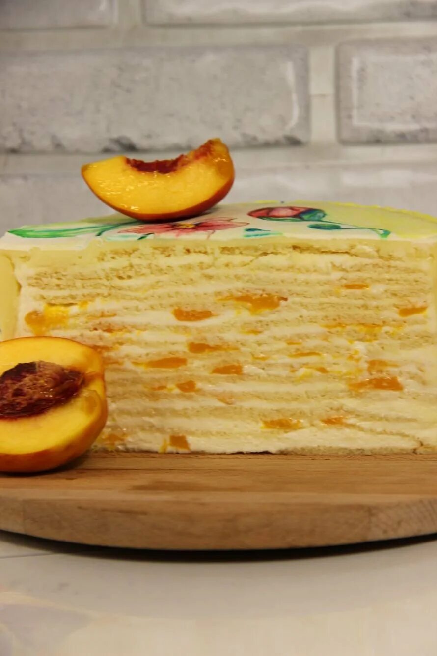 Девочка с бананом торт. Торт молочная девочка с персиками. Торт молочная девочка с киви. Торт с прослойкой из бананов. Тортьмолочная девочка.