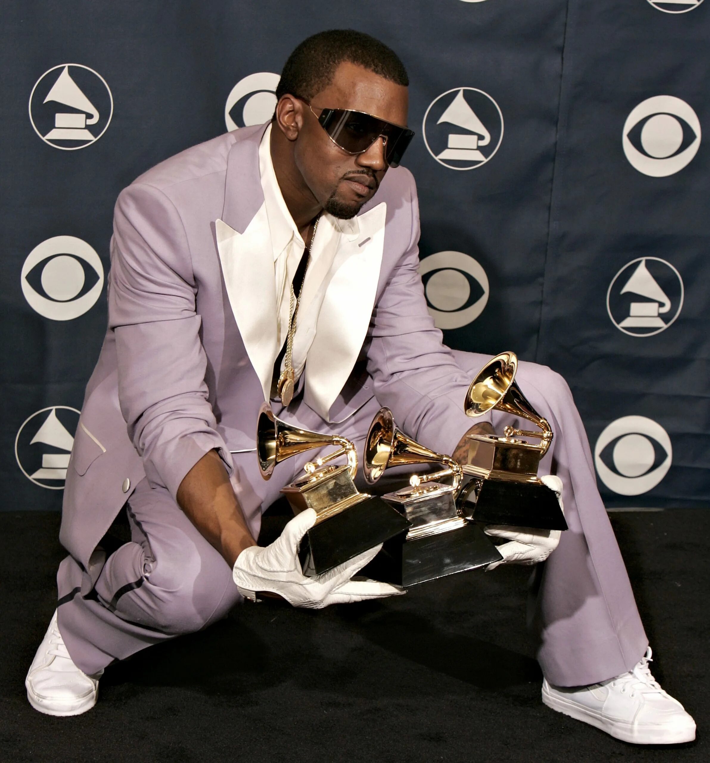 Promotion kanye. Канье Вест Грэмми. Kanye West Грэмми. Kanye West 2006. Канье Вест 2007.