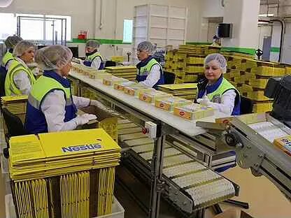 Упаковщик мебели обязанности. Требуется уборщица фасовщица объявление. Узбекистане пищевой. Фасовщица воронеж. Фасовка творога на производстве.