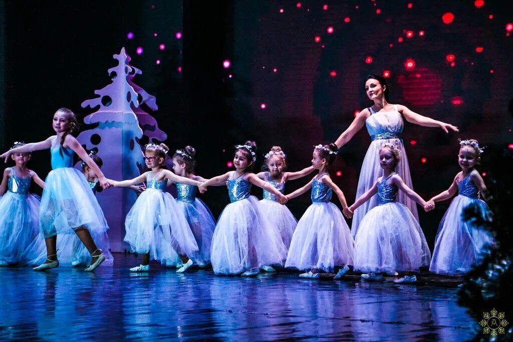 атмосфера танцы. танцы атмосфера. атмосфера танцы. атмосфера танцы. атмосфера зал танцы.