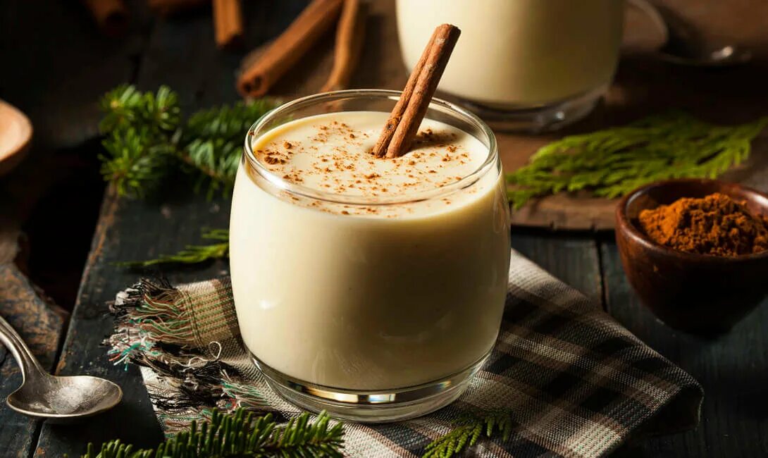 рождественский напиток эгног. эгг ног напиток. рождественский напиток эгног. ног напиток. эгног коктейль.