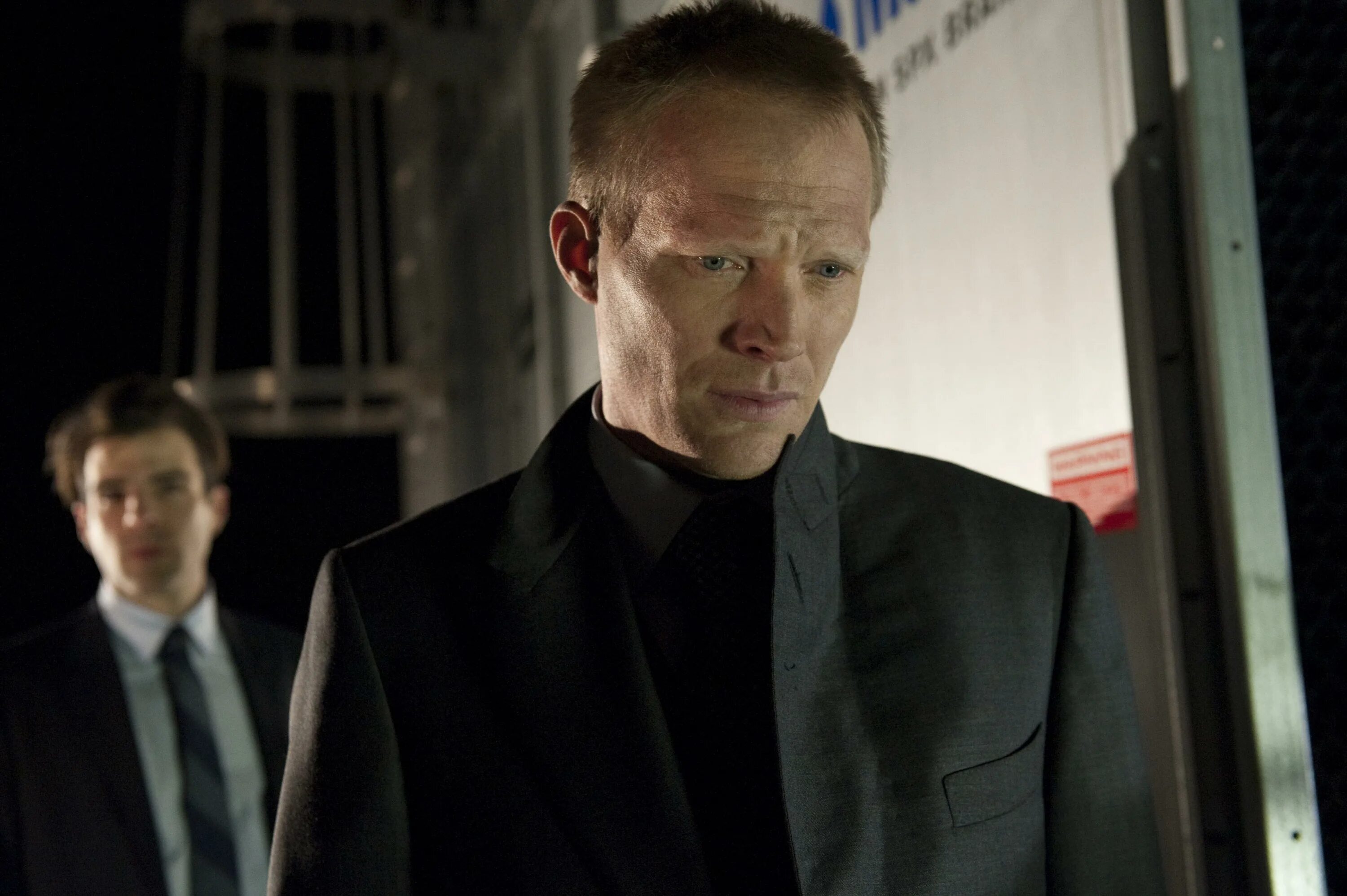 Пол беттани. Предел риска 2011. Маржин-колл (предел риска). Актер рисков. Предел риска фильм 2022.