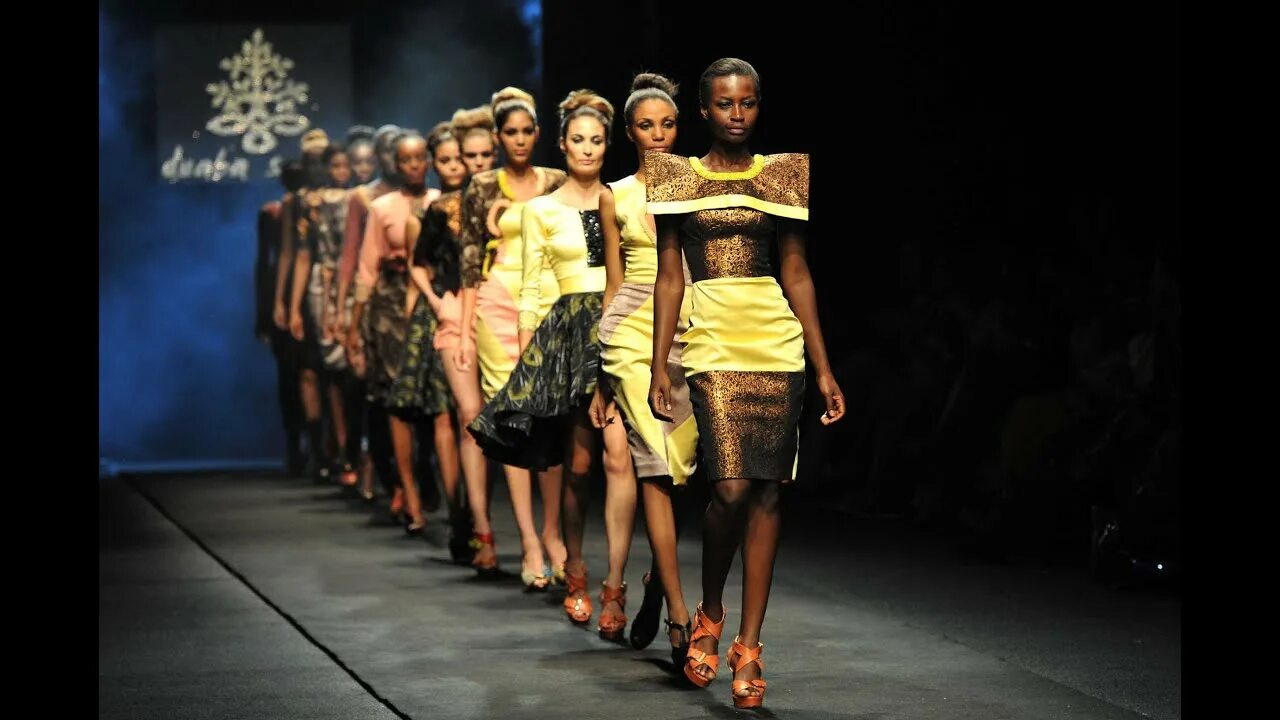 The best fashion. Berlin fashion week. The best fashion. Тренч барберри 2020. Стильная женская одежда.