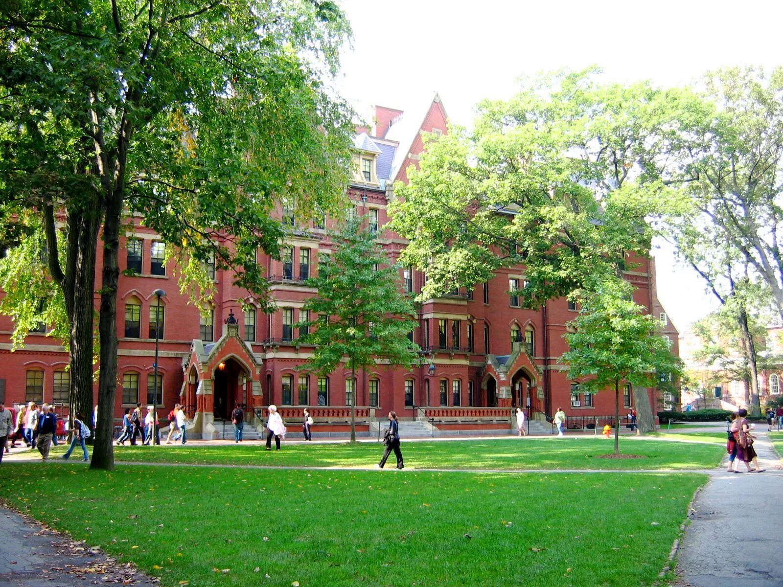 Harvard university cambridge. Гарвардский университет (Harvard University), США. Бостон Гарвардский университет. Кампус университета Гарвард. Harvard University Кембридж, штат Массачусетс, США.