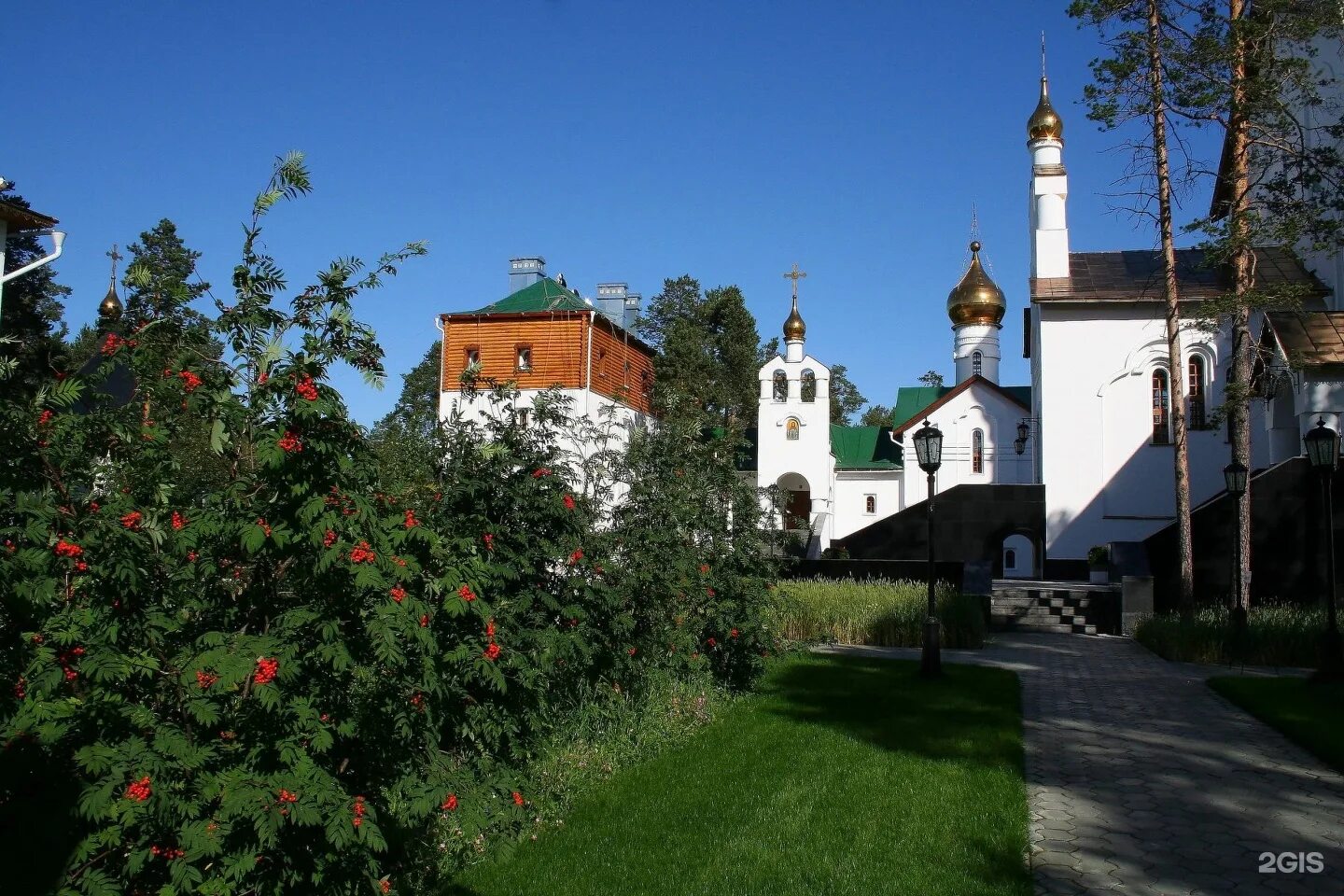 Заиконоспасский монастырь москва. Подворье пюхтицкого успенского монастыря. Подворье пюхтицкого монастыря в юдино. Подворье пюхтицкого монастыря. Подворье пюхтицкого успенского монастыря.