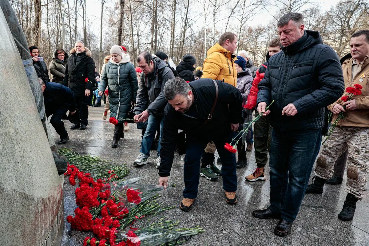 День воинов интернационалистов мероприятия в библиотеке. 15 февраля день памяти воинов интернационалистов. День воина интернационалиста плакат. Памяти воинов интернационалистов. Выставка ко дню воина интернационалиста в библиотеке.