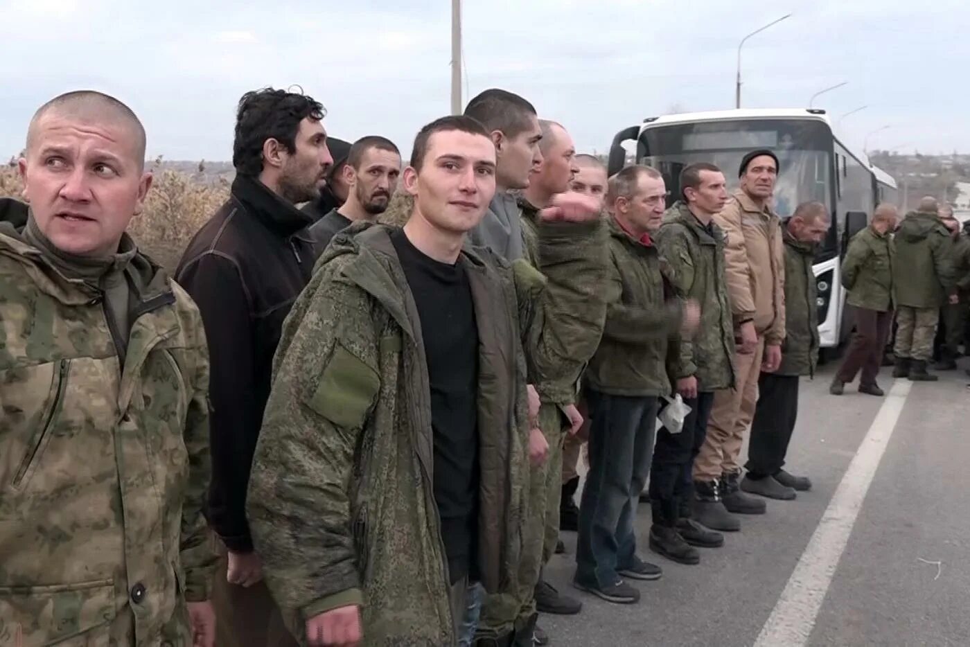 Российские пленные вернулись. Военнопленные на Украине. Пленные российские солдаты.