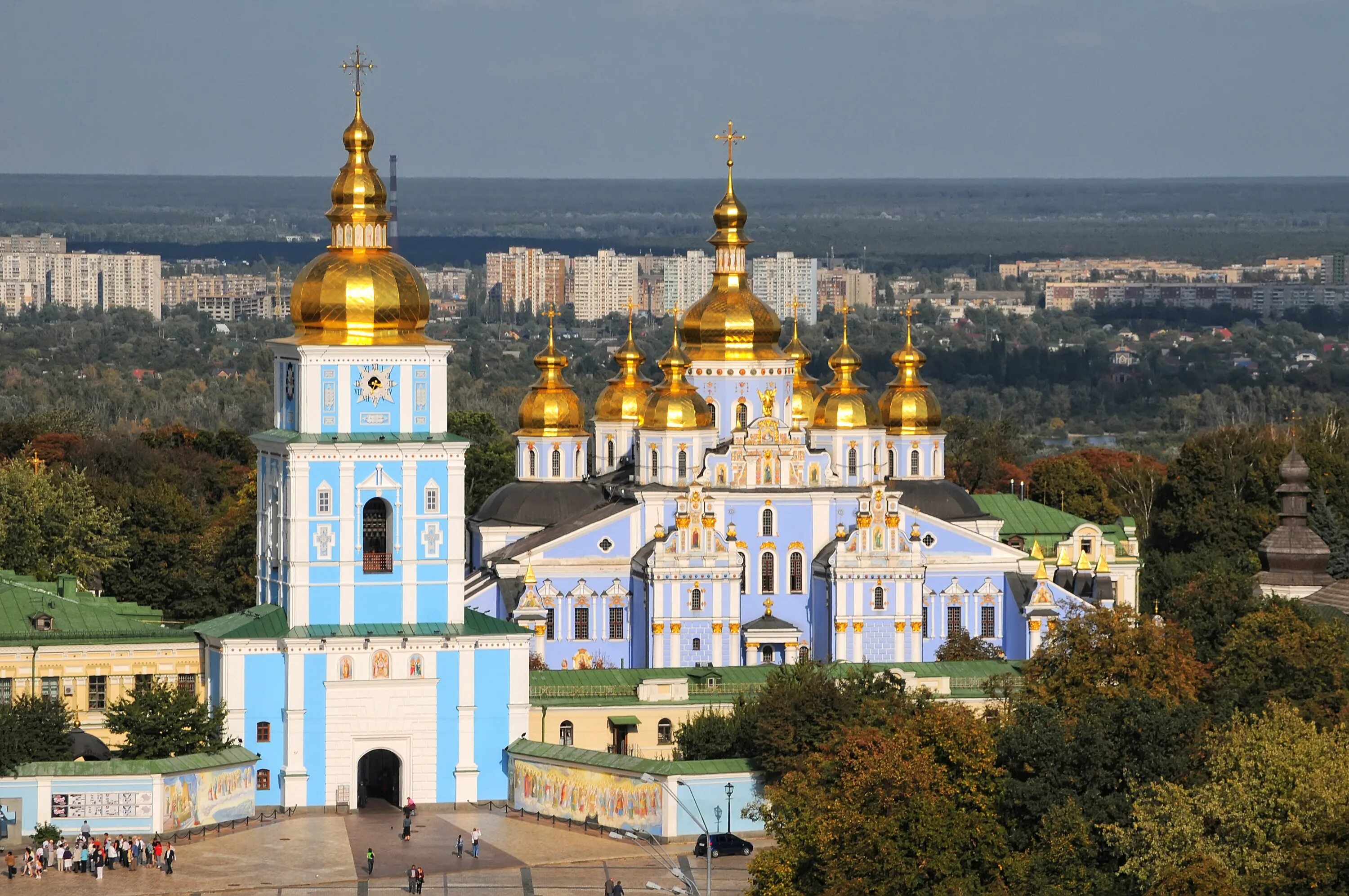 Михайловский Златоверхий монастырь. Златоверхий монастырь в Киеве. Михайловский Златоверхий монастырь купола. Украина приходы