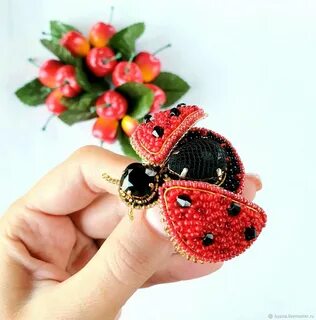 Брошь божья коровка