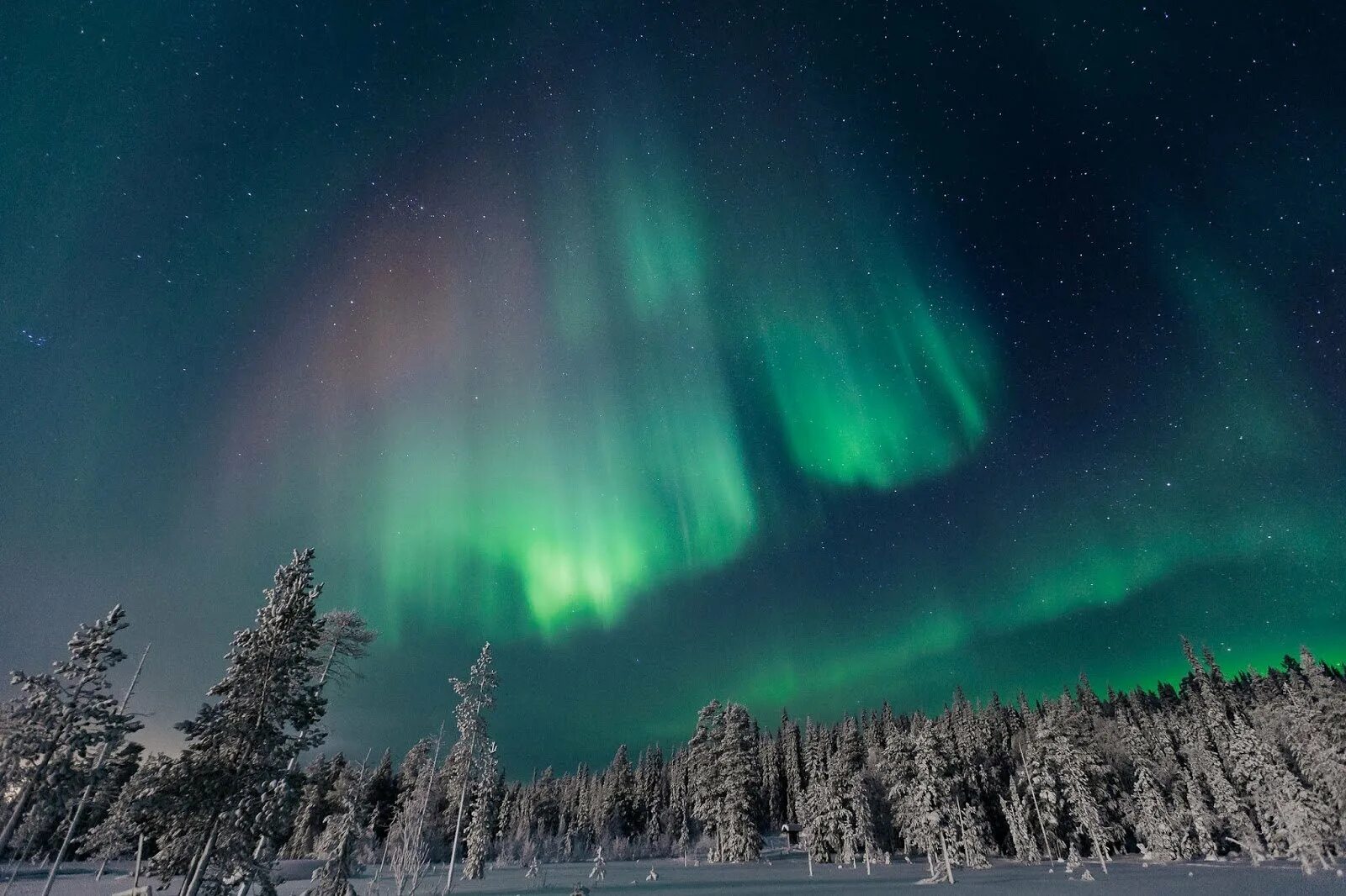 Северное полярное сияние в Финляндии. Лапландия Финляндия Северное сияние. Полярное сияние в Финляндии. Полярная ночь 6 класс