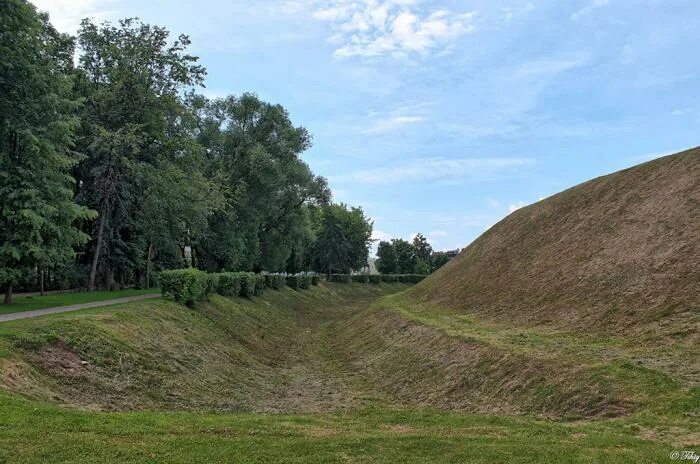 Земляные валы вокруг городов. Волоколамск крепость. Переславль городище клещин. Земляной город ладога. Земляной вал дмитров.