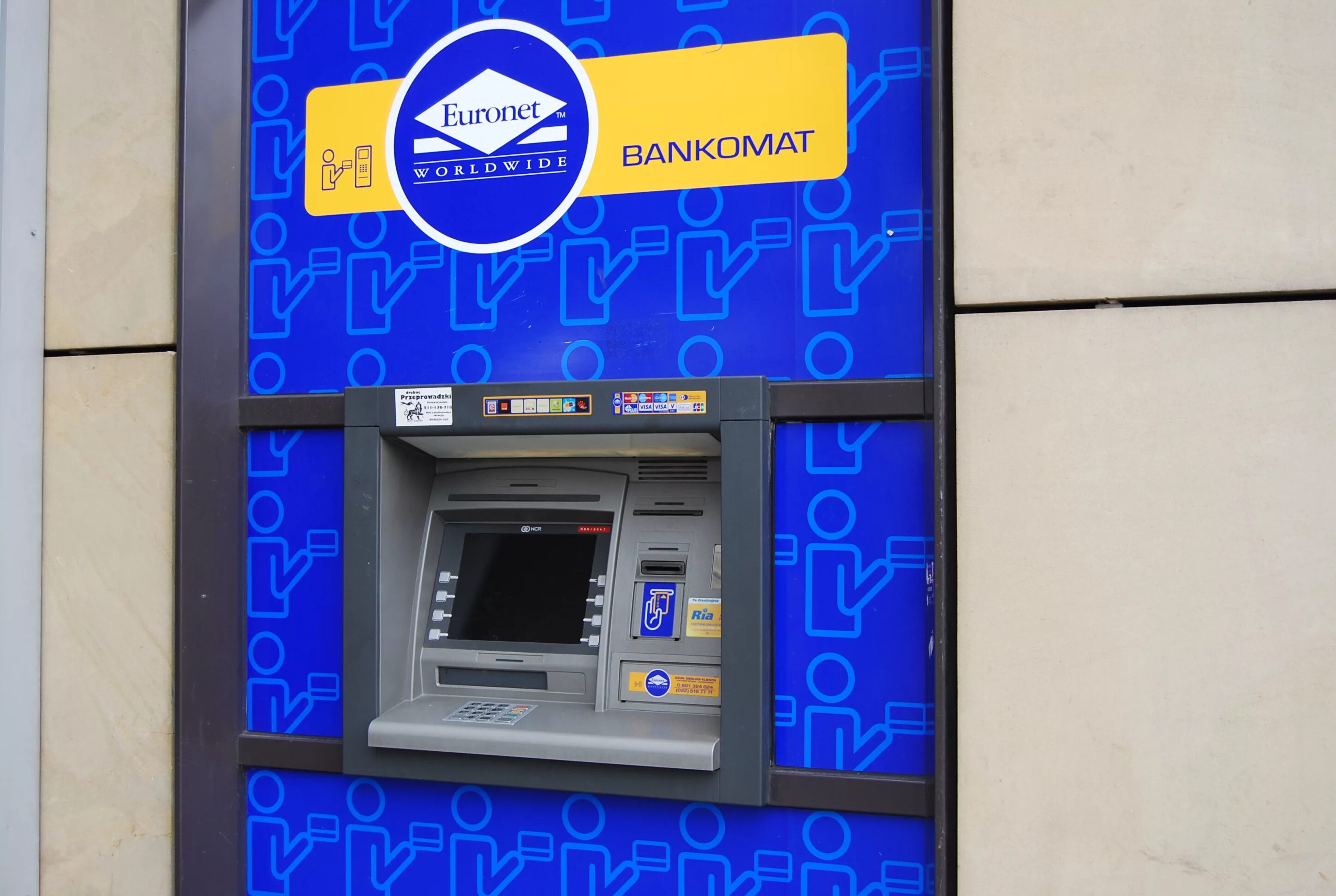 Банкоматы Euronet в Таллине. Банкомат Макараска Euronet. Банкоматы ПРИВАТБАНКА В Ялте в 2013 году. Использования адм Банкомат пост.