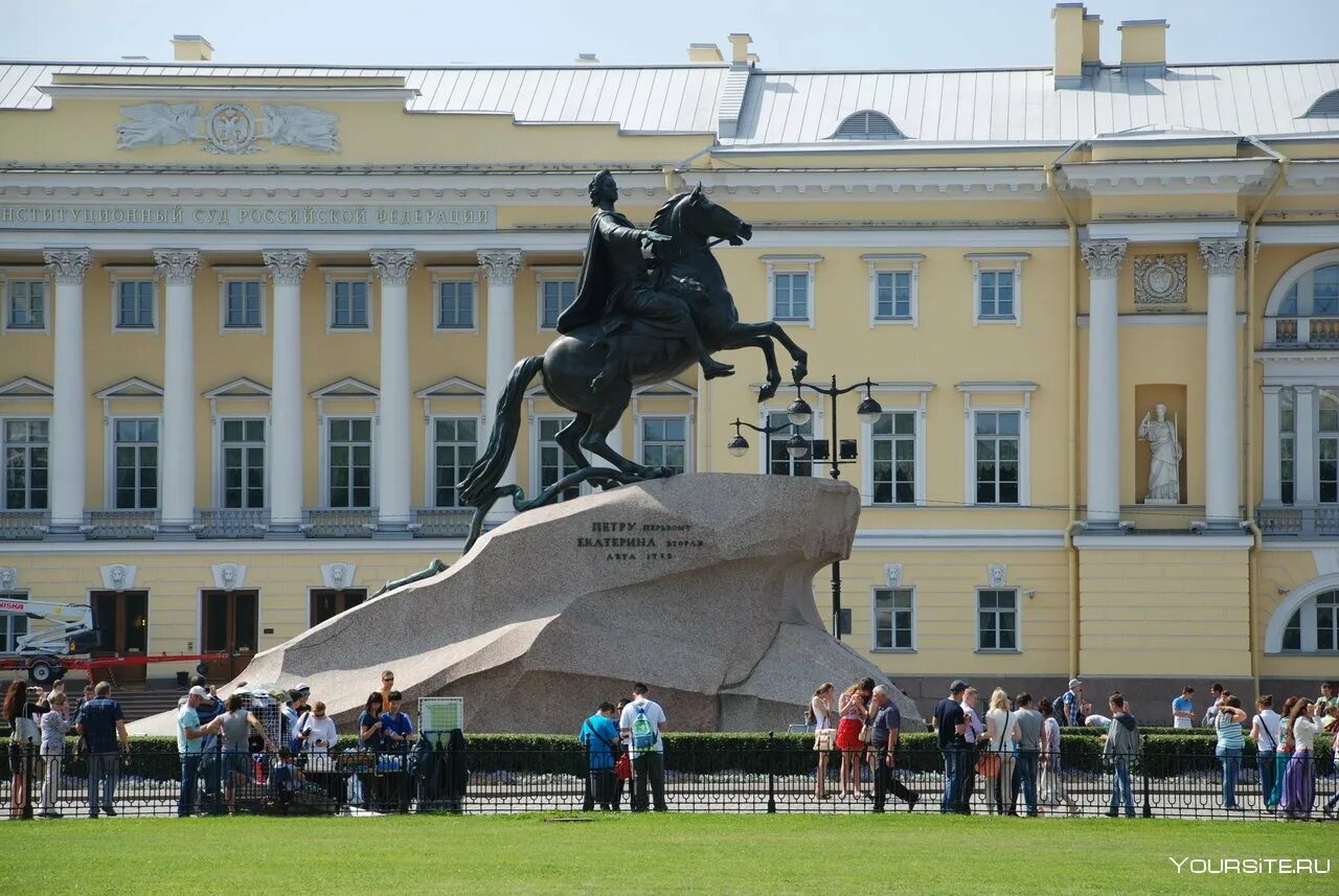 Площадь петра 1 санкт петербург. Медный всадник, Санкт-Петербург, Сенатская площадь. Медный всадник на Сенатской площади. Памятник Петру 1 на Сенатской площади. Санкт-Петербург Сенатская площадь памятника медный всадник.