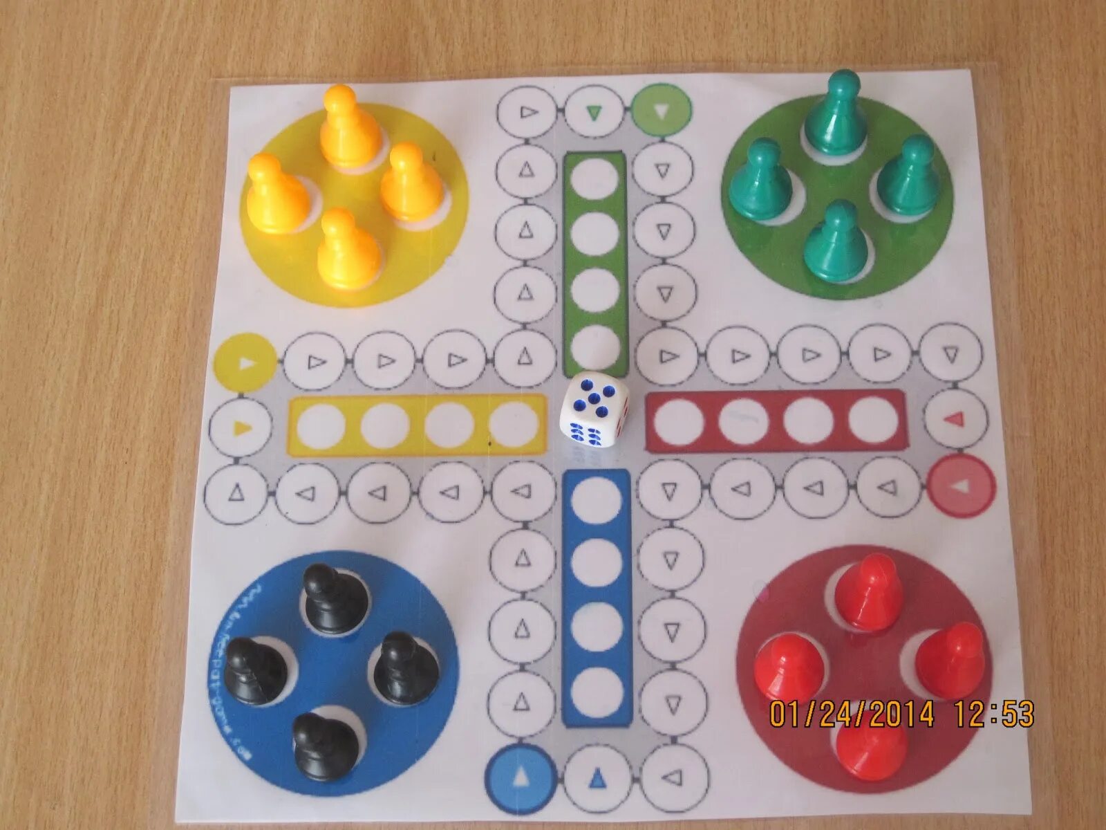 Логическая игра "4 в ряд". Connect 4 игра. Фишка для настольных игр. Пятнашки четыре в ряд. Игра фишками 4 на 4.