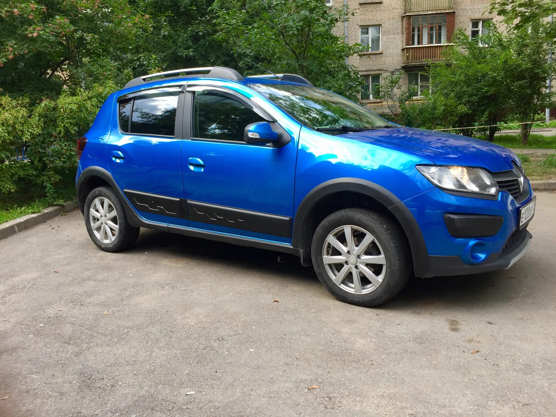 Renault stepway авито. Сандеро степвей 2. Логан 2 степвей. Рено Логан 2 степвей. Рено степвей синий.