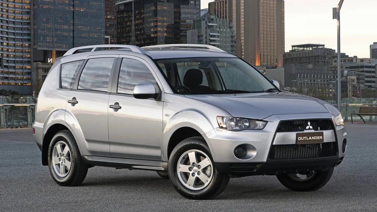 Mitsubishi Outlander 2010. Митсубиши Аутлендер 2010. Mitsubishi Outlander XL 2010. Митсубиси Аутлендер ХЛ 2010. Мицубиси аутлендер хл 2010