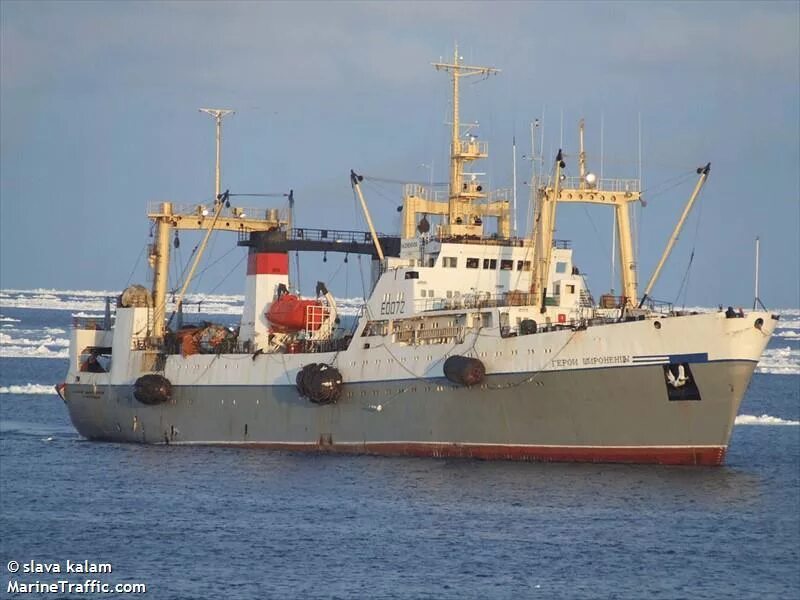 Корабль сухогруз. Рыболовный траулер морозильно-консервный супертраулер типа моонзунд. Турниф владивосток. Судно героев широнинцев. Батм баженовск.