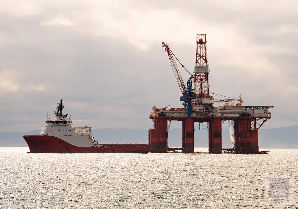 Шельф охотского моря нефть. Охотское море платформы. шельф дс. ленинградская скважина охотское море.
