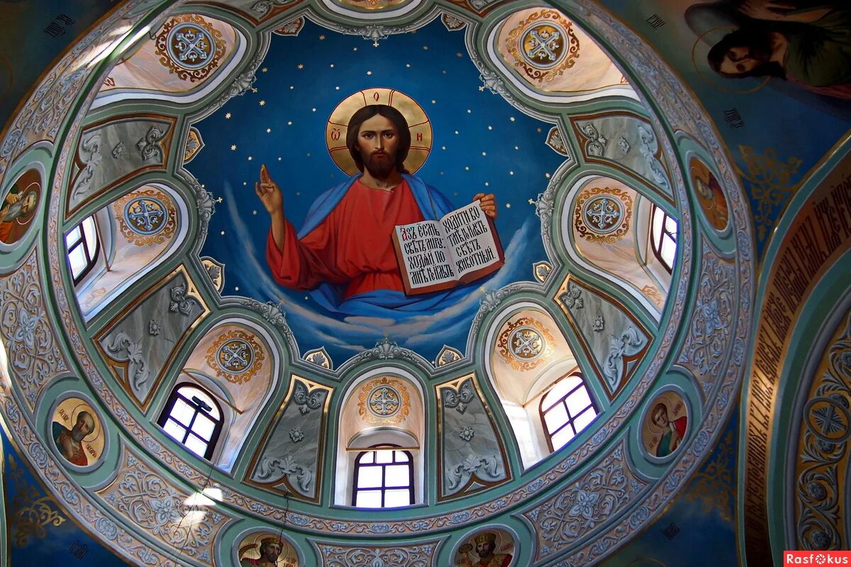 под куполом церкви