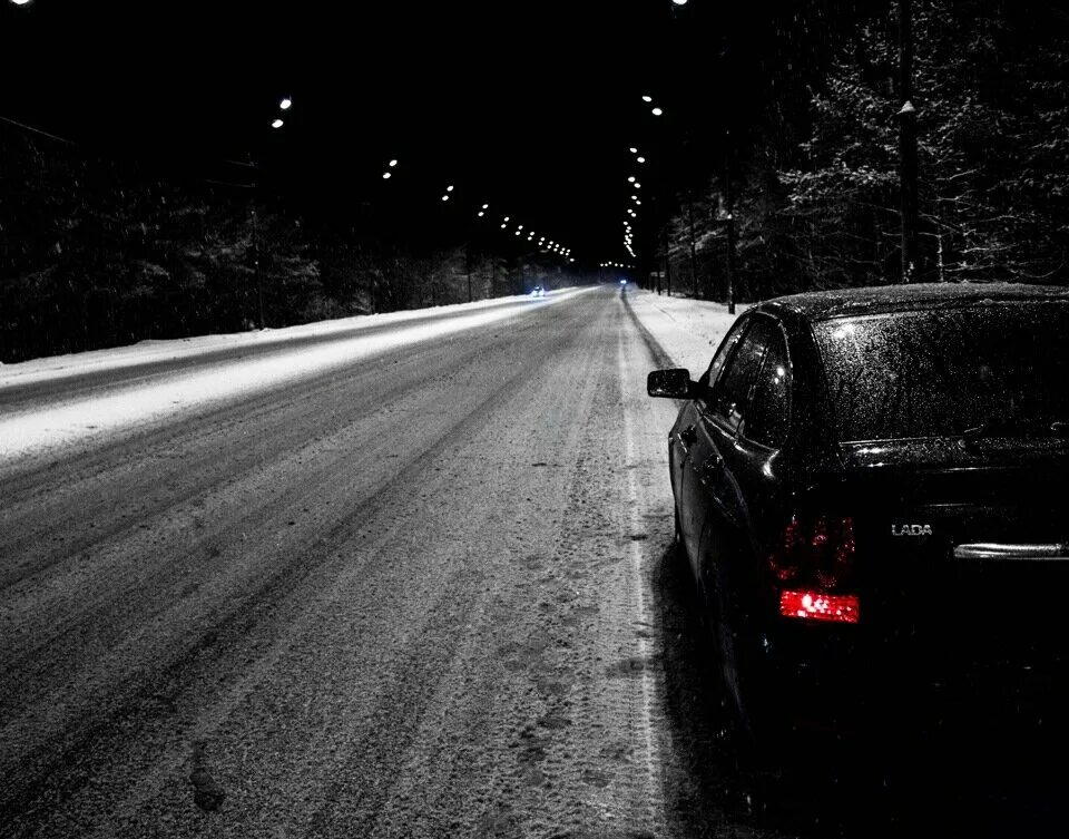 Песни а в машине едет черная машина. Машина ночью. Машина ночью на дороге. Ночь трасса машина. Машина на трассе ночью.