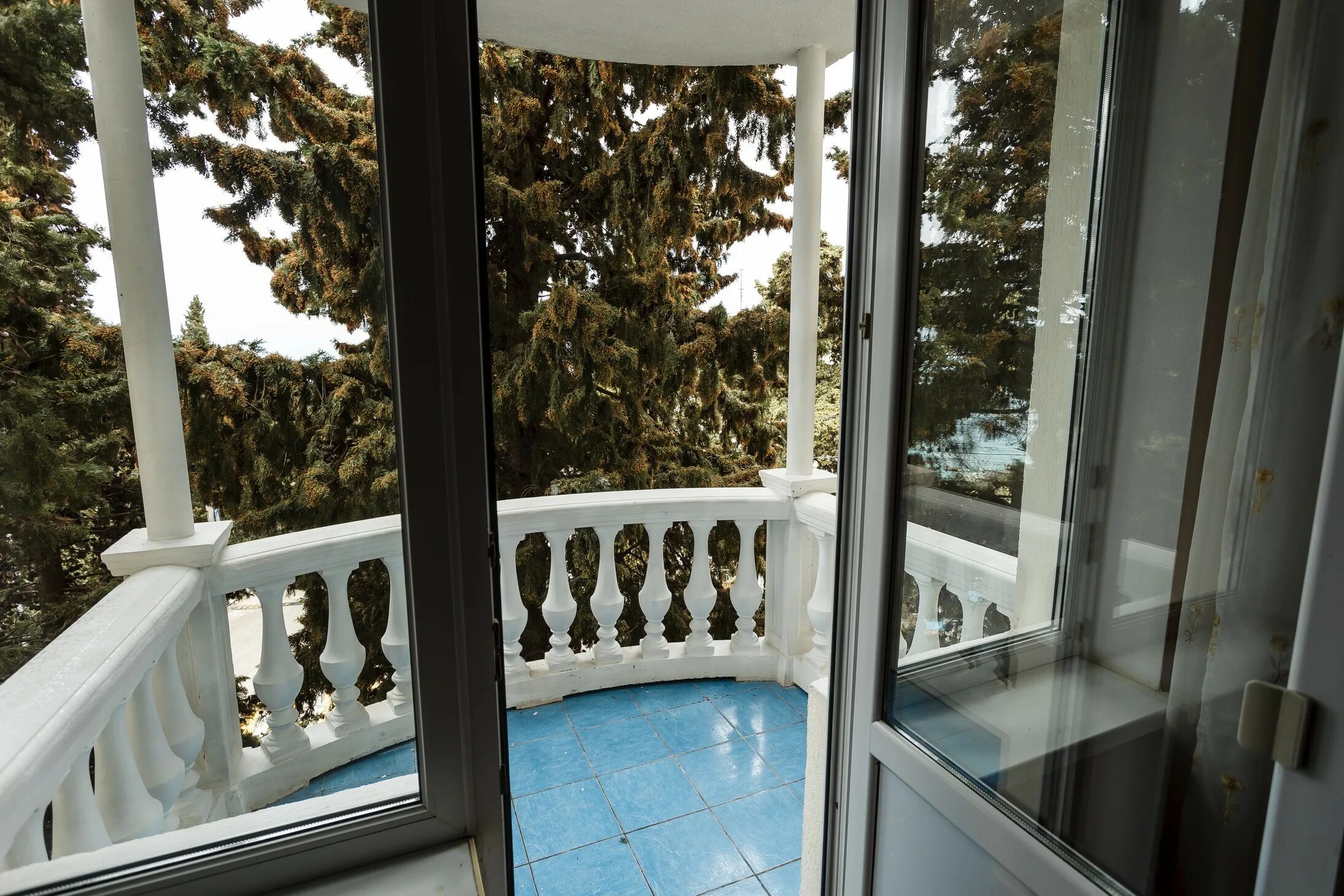 Алупка отели у моря. Отель серсиаль алупка. серсиаль отель ялта. отель серсиаль алупка фото.