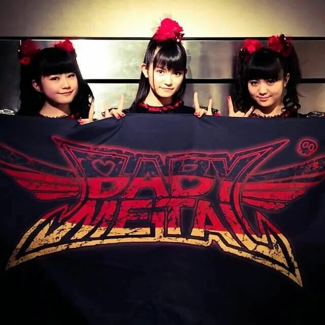 Babymetal x electriccallboy ratatata. Babymetal x electriccallboy ratatata. Babymetal моа кикути в полный рост. Группа babymetal в реальной жизни. Babymetal shine.