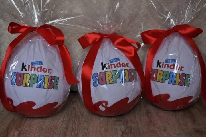 Папье-маше шар киндер. Яйцо киндер сюрприз. Киндер сюрприз папье маше. Большой киндер сюрпризсовими руками. Большой киндер сюрприз папье маше.