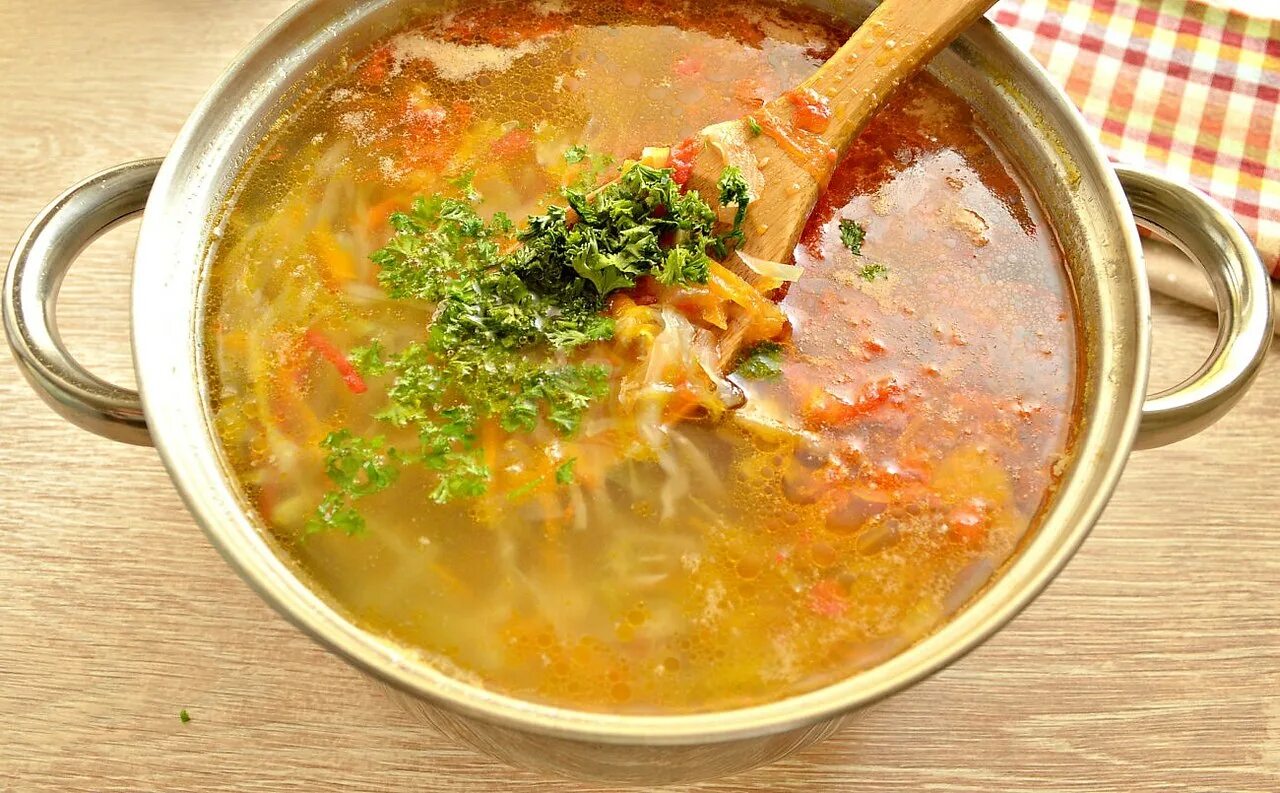 Щи с квашеной капустой. Щи. Щи с курицей. Рахмановские щи. Как варить щи со свежей капустой.