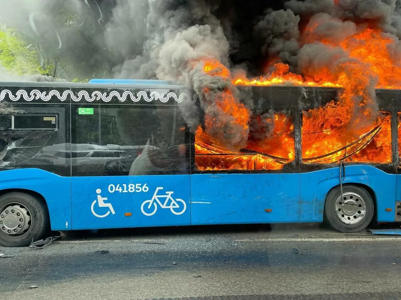 Автобус рейсовый горящий. Пожарный автобус.