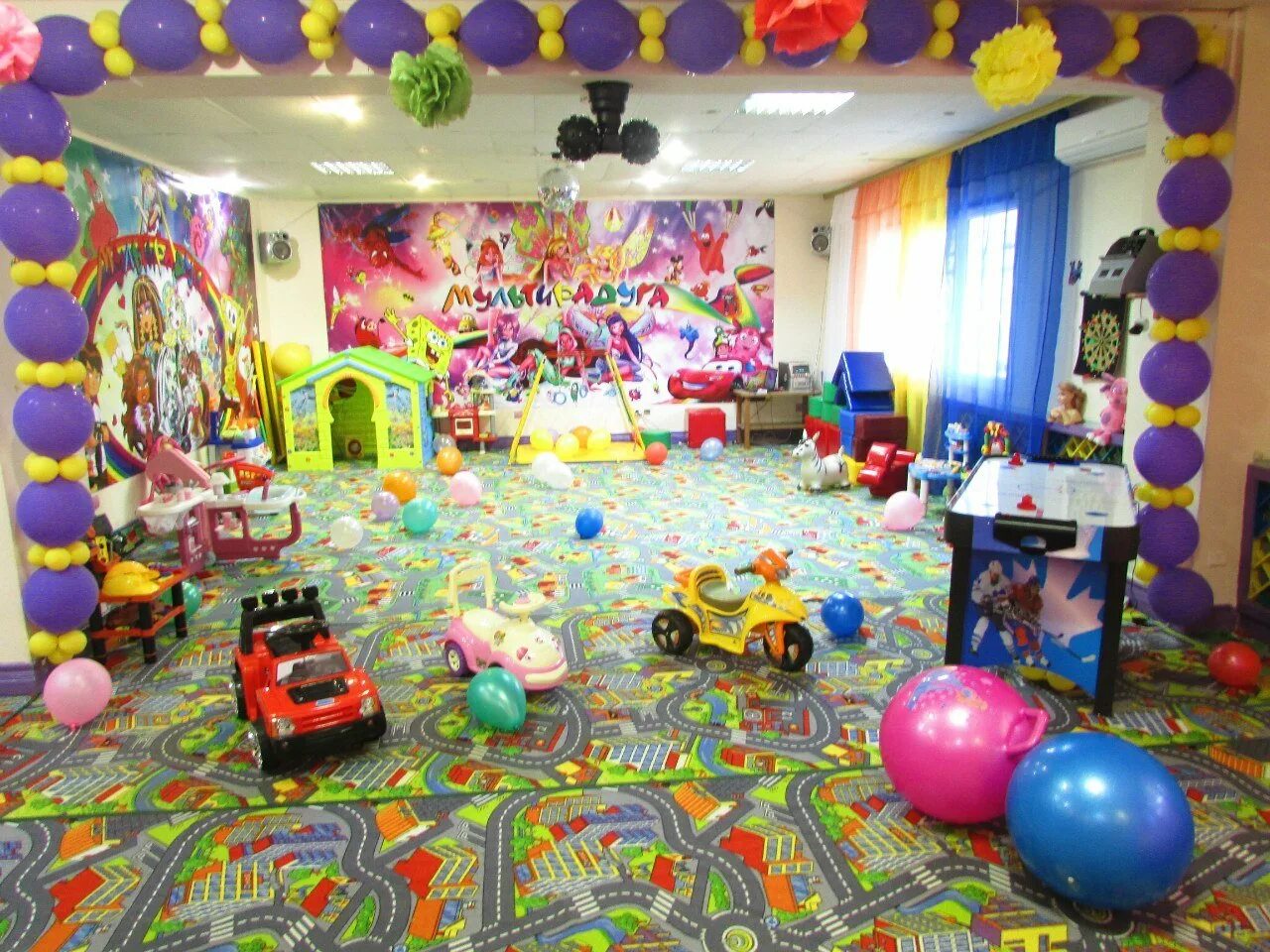 Детская комната фламинго омск бульвар архитекторов 13. Игровая комната на севастопольской песочница. Шен игровая комната симферополь. Фламинго детская комната севастополь фадеева. Роспись детских комнат.